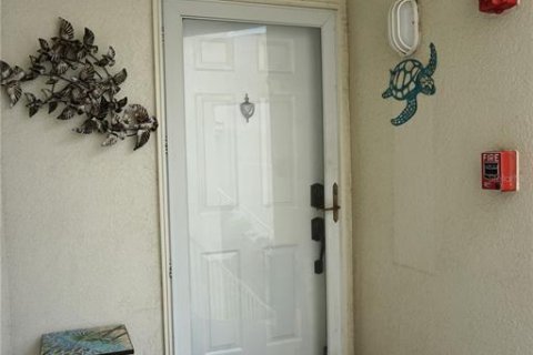 Condo in Saint Petersburg, Florida, 2 bedrooms  № 2400322 - photo 2