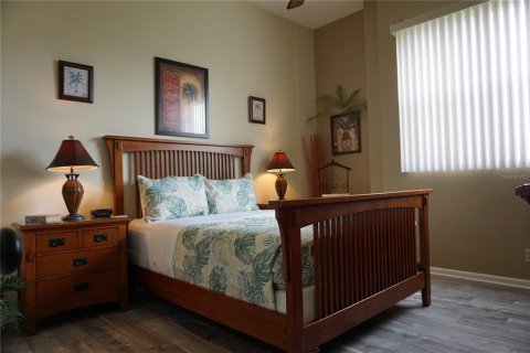 Condo in Saint Petersburg, Florida, 2 bedrooms  № 2400322 - photo 11
