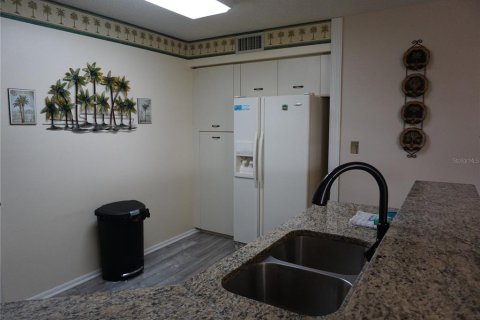 Condo in Saint Petersburg, Florida, 2 bedrooms  № 2400322 - photo 9
