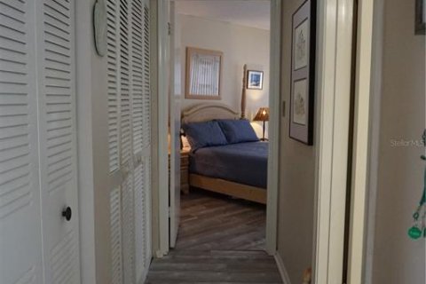Condo in Saint Petersburg, Florida, 2 bedrooms  № 2400322 - photo 17