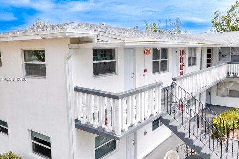 Condominio en Hollywood, Florida, 2 dormitorios  № 2040697