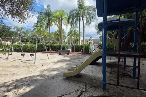 Townhouse in Tamarac, Florida 1 bedroom, 87.79 sq.m. № 1896558 - photo 23