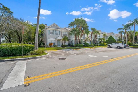 Townhouse in Tamarac, Florida 1 bedroom, 87.79 sq.m. № 1896558 - photo 4