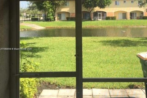 Townhouse in Tamarac, Florida 1 bedroom, 87.79 sq.m. № 1896558 - photo 12