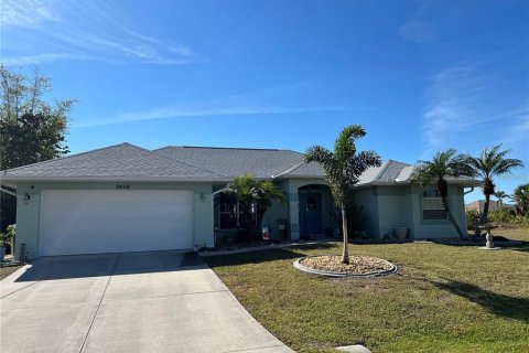 Villa ou maison à Port Charlotte, Floride 4 chambres, 213.68 m2 № 2199312