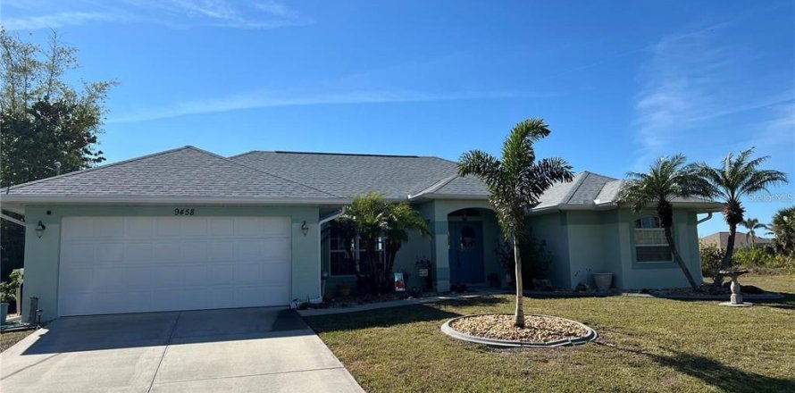 Villa ou maison à Port Charlotte, Floride 4 chambres, 213.68 m2 № 2199312