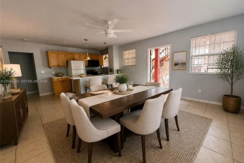 Condo à Opa-locka, Floride, 3 chambres  № 2278228