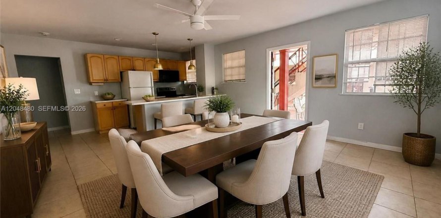 Condo à Opa-locka, Floride, 3 chambres № 2278228