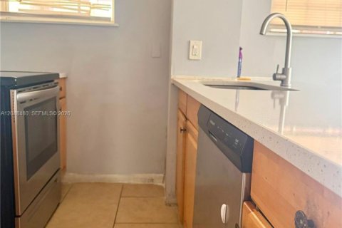 Copropriété à louer à Opa-locka, Floride: 3 chambres, 98.1 m2 № 2278228 - photo 5