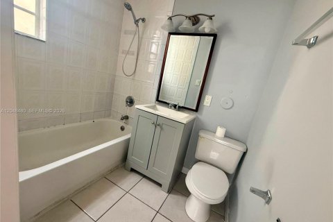 Copropriété à louer à Opa-locka, Floride: 3 chambres, 98.1 m2 № 2278228 - photo 6