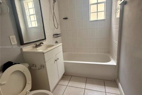 Copropriété à louer à Opa-locka, Floride: 3 chambres, 98.1 m2 № 2278228 - photo 8