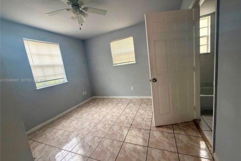 Copropriété à louer à Opa-locka, Floride: 3 chambres, 98.1 m2 № 2278228 - photo 12