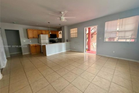 Copropriété à louer à Opa-locka, Floride: 3 chambres, 98.1 m2 № 2278228 - photo 3