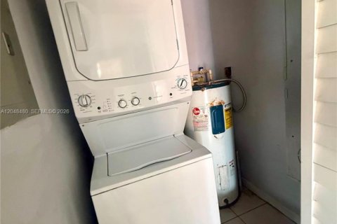 Copropriété à louer à Opa-locka, Floride: 3 chambres, 98.1 m2 № 2278228 - photo 7