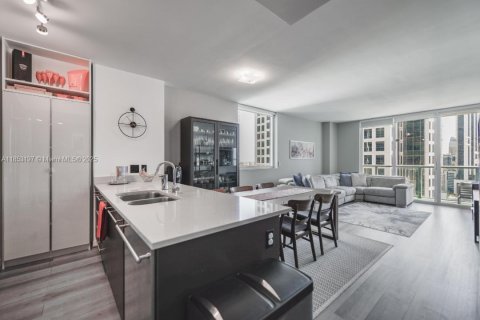 Condo in Miami, Florida, 2 bedrooms  № 1877691 - photo 8