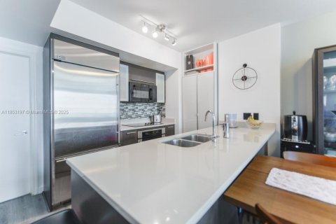 Condo in Miami, Florida, 2 bedrooms  № 1877691 - photo 7