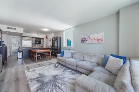 Condo in Miami, Florida, 2 bedrooms  № 1877691 - photo 4
