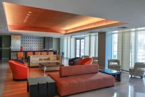 Condo in Miami, Florida, 2 bedrooms  № 1877691 - photo 11