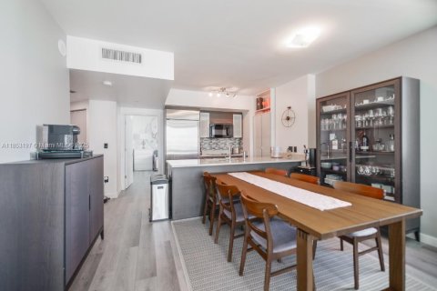 Condo in Miami, Florida, 2 bedrooms  № 1877691 - photo 6