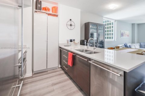 Condo in Miami, Florida, 2 bedrooms  № 1877691 - photo 9