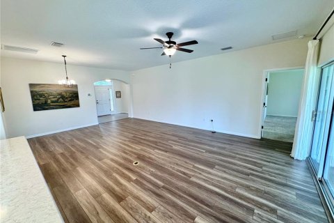 Villa ou maison à louer à Leesburg, Floride: 3 chambres, 157.84 m2 № 2094364 - photo 4