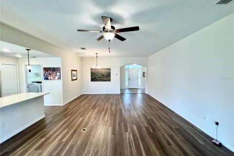 Villa ou maison à louer à Leesburg, Floride: 3 chambres, 157.84 m2 № 2094364 - photo 2