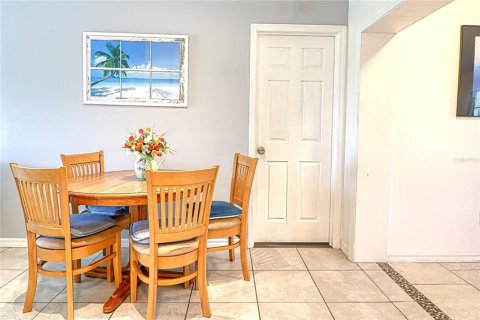 House in Englewood, Florida 2 bedrooms, 112.5 sq.m. № 1903842 - photo 11