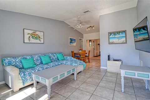 House in Englewood, Florida 2 bedrooms, 112.5 sq.m. № 1903842 - photo 6