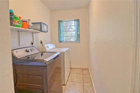 House in Englewood, Florida 2 bedrooms, 112.5 sq.m. № 1903842 - photo 22