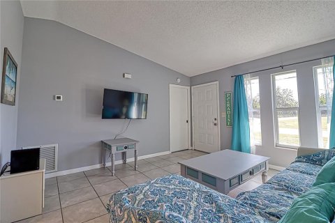 House in Englewood, Florida 2 bedrooms, 112.5 sq.m. № 1903842 - photo 10