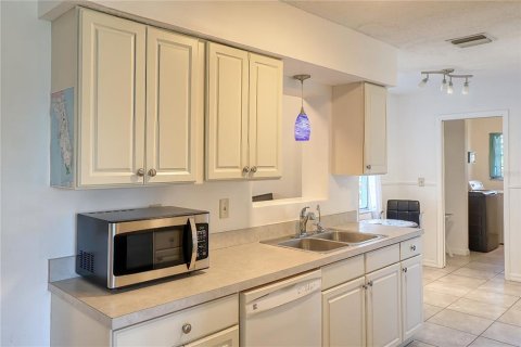 House in Englewood, Florida 2 bedrooms, 112.5 sq.m. № 1903842 - photo 17