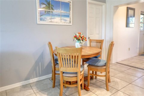 House in Englewood, Florida 2 bedrooms, 112.5 sq.m. № 1903842 - photo 12
