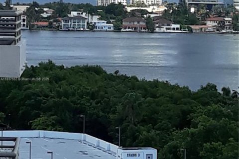 Condo in Aventura, Florida, 2 bedrooms  № 1960630 - photo 1