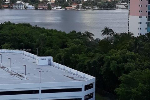 Condo in Aventura, Florida, 2 bedrooms  № 1960630 - photo 2