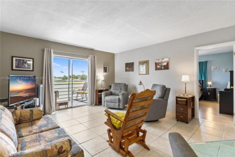 Condominio en venta en Miami, Florida, 1 dormitorio, 82.03 m2 № 2015305 - foto 11