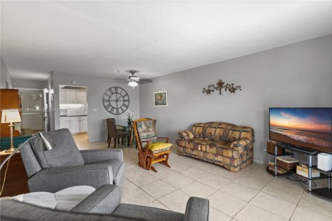 Condominio en venta en Miami, Florida, 1 dormitorio, 82.03 m2 № 2015305 - foto 10