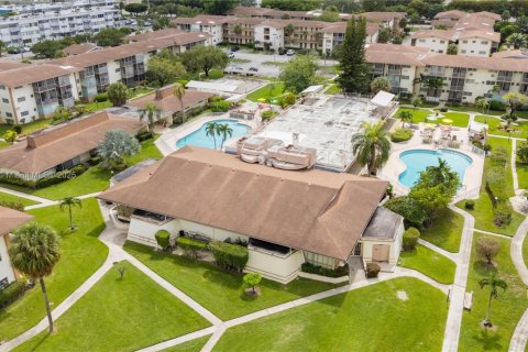 Condominio en venta en Miami, Florida, 1 dormitorio, 82.03 m2 № 2015305 - foto 30