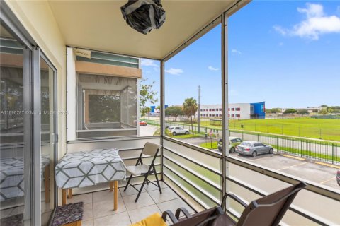 Condominio en venta en Miami, Florida, 1 dormitorio, 82.03 m2 № 2015305 - foto 17