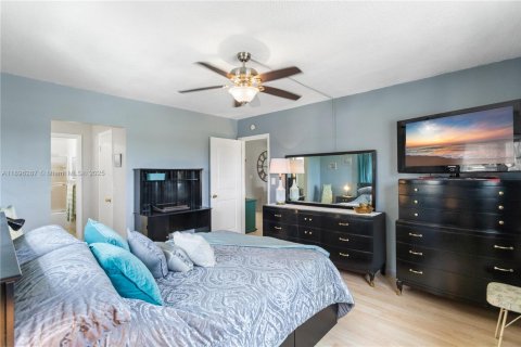 Condominio en venta en Miami, Florida, 1 dormitorio, 82.03 m2 № 2015305 - foto 12