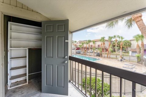 Condo in Tampa, Florida, 2 bedrooms  № 2233823 - photo 22