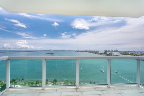 Condominio en Miami, Florida, 2 dormitorios  № 2186032