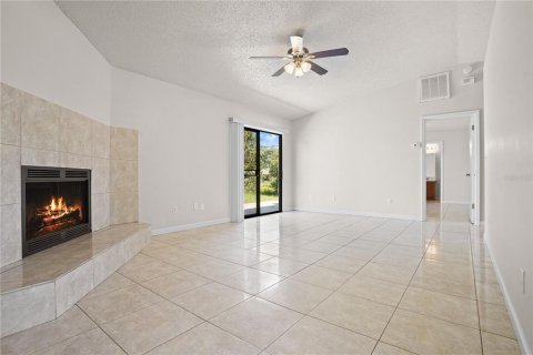 House in Deltona, Florida 3 bedrooms, 110.93 sq.m. № 2396382 - photo 9