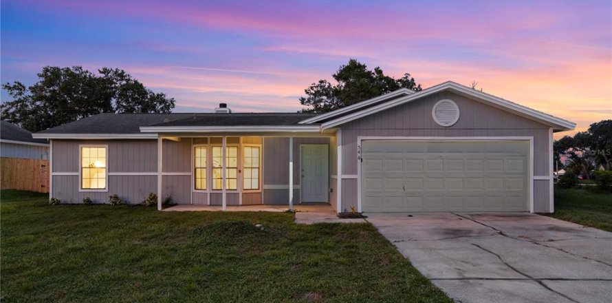 House in Deltona, Florida 3 bedrooms, 110.93 sq.m. № 2396382
