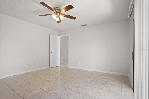 House in Deltona, Florida 3 bedrooms, 110.93 sq.m. № 2396382 - photo 15
