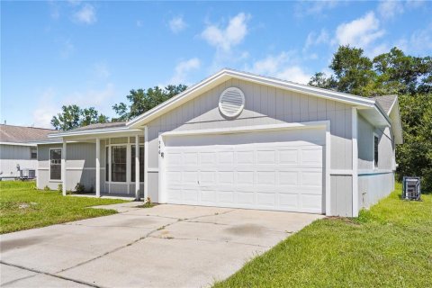 House in Deltona, Florida 3 bedrooms, 110.93 sq.m. № 2396382 - photo 4