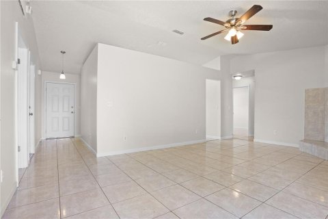 House in Deltona, Florida 3 bedrooms, 110.93 sq.m. № 2396382 - photo 10