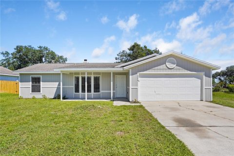 House in Deltona, Florida 3 bedrooms, 110.93 sq.m. № 2396382 - photo 2
