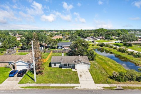 House in Deltona, Florida 3 bedrooms, 110.93 sq.m. № 2396382 - photo 5