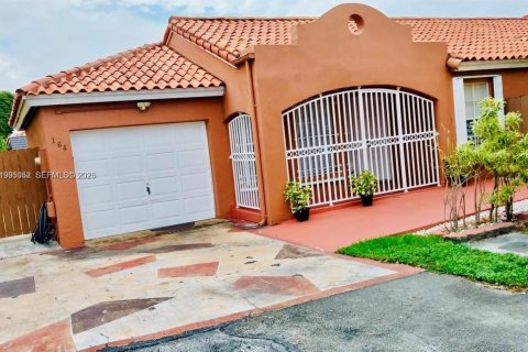 House in Miami, Florida 4 bedrooms, 113.81 sq.m. № 2058602