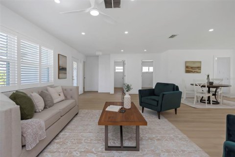 House in Apollo Beach, Florida 4 bedrooms, 203.55 sq.m. № 1719048 - photo 15